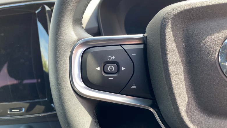 Volvo XC40 2.0 B4P Plus Dark 5dr Auto Petrol Estate